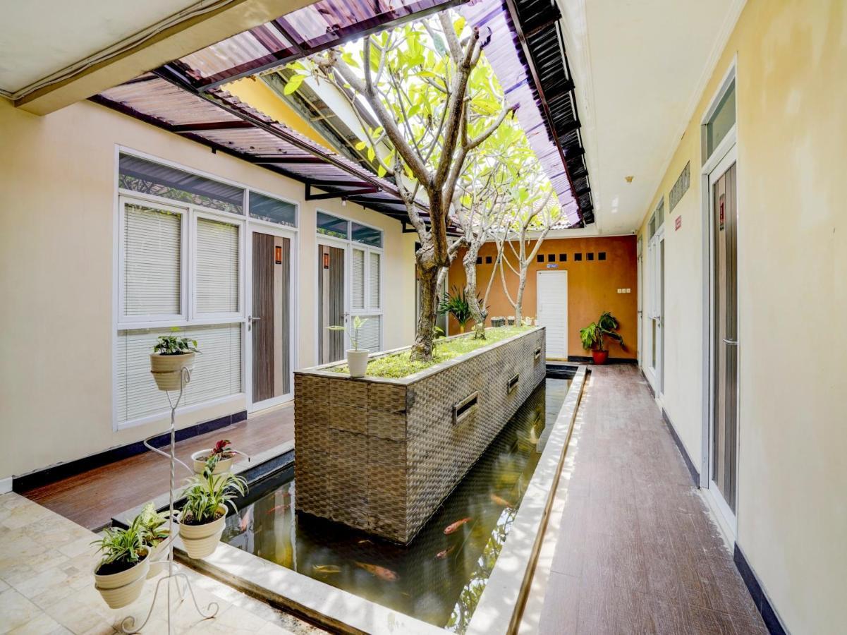 Oyo 90140 Nginep Yuuk Guest House Cirebon Exterior foto